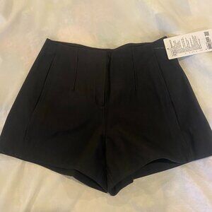 Lululemon Utilitech Relaxed fit HR short 2.5". Black. Sx 6.